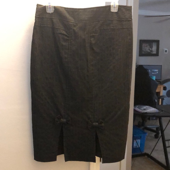 Pencil skirt with bows on back! - Picture 3 of 3
